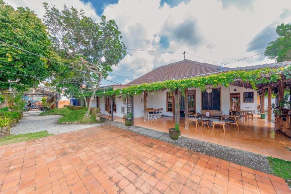 Bhumi Hostel Jogjakarta Buitenkant foto